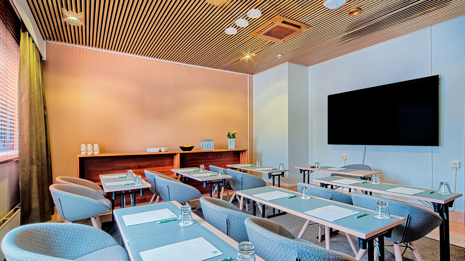Hotel Holiday Inn Helsinki-Vantaa Airport By Ihg